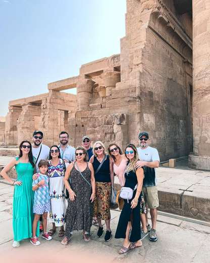 Gruppo del tour fotografato al Tempio di Kom Ombo, sul Nilo, in Egitto